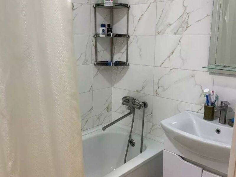 Продаю 4 комнатную кварт, мкр. Аламедин1,этаж 10/10, не угловая, СВЕЖИЙ РЕМОНТ, площадь 120м2, вся мебель остаётся, цена: 172000$