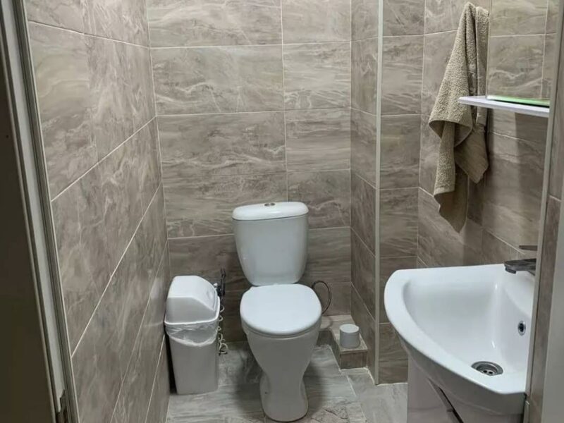 Продаю 4 комнатную кварт, мкр. Аламедин1,этаж 10/10, не угловая, СВЕЖИЙ РЕМОНТ, площадь 120м2, вся мебель остаётся, цена: 172000$