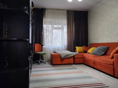Продаю 2 комн. квартиру, мкр. Аламедин 1, этаж 1/5, не угловая, 53м2, серия 105, с ремонтом, цена: 79000$