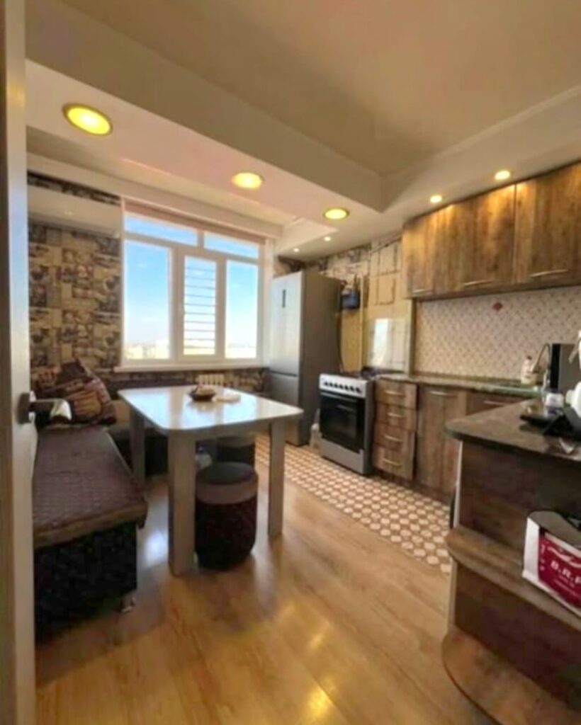 Продаю 2 комнатую квартиру, Чуй/Ауэзова, Мкр. Учкун, этаж 9/9, японский лифт, с ремонтом и мебелью! 50м2, цена: 73000$