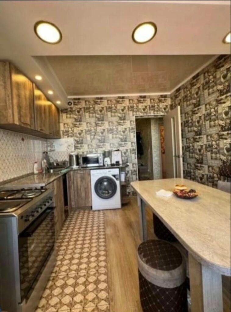 Продаю 2 комнатую квартиру, Чуй/Ауэзова, Мкр. Учкун, этаж 9/9, японский лифт, с ремонтом и мебелью! 50м2, цена: 73000$