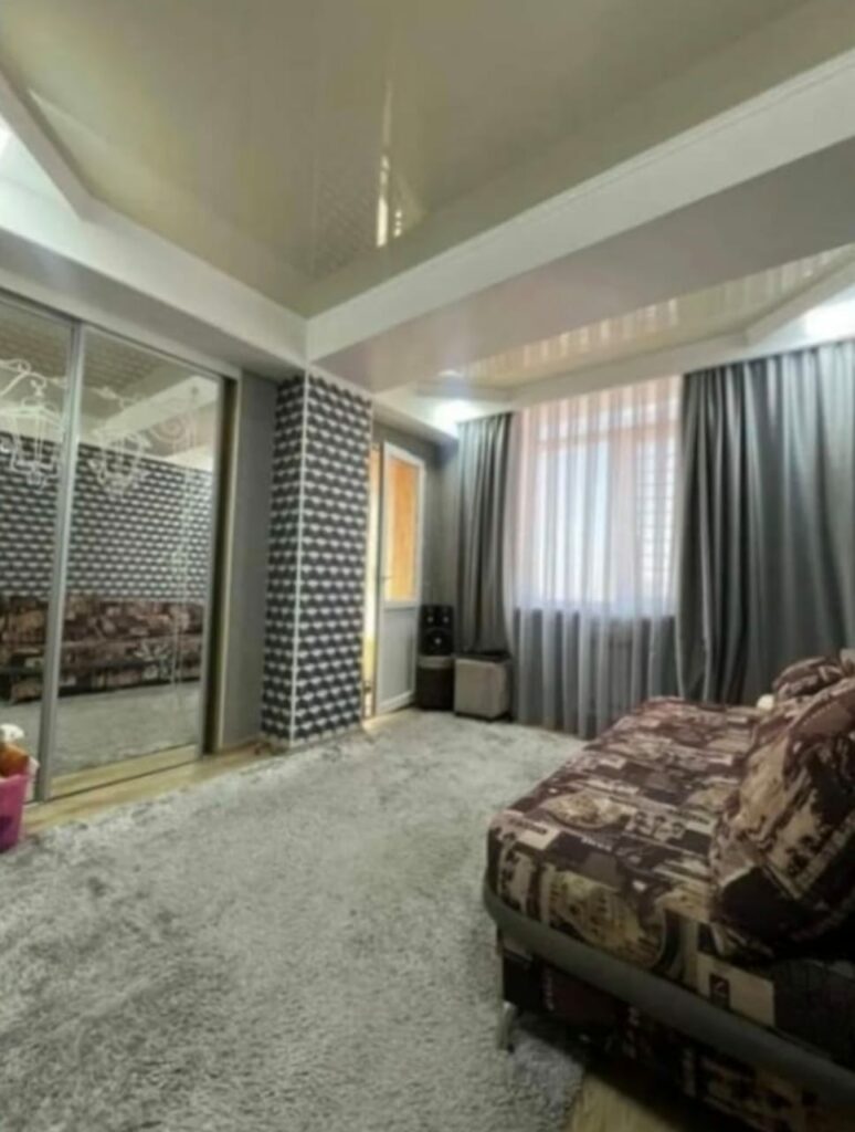 Продаю 2 комнатую квартиру, Чуй/Ауэзова, Мкр. Учкун, этаж 9/9, японский лифт, с ремонтом и мебелью! 50м2, цена: 73000$