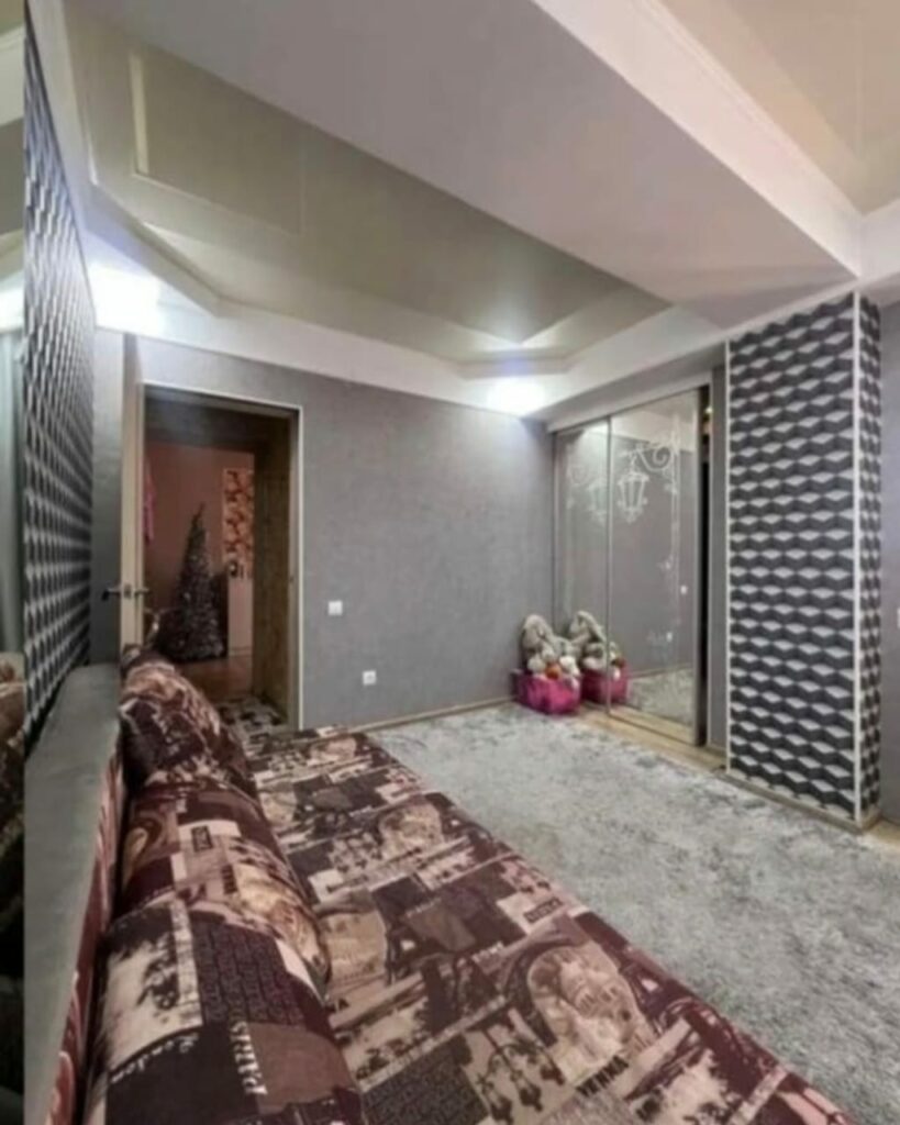 Продаю 2 комнатую квартиру, Чуй/Ауэзова, Мкр. Учкун, этаж 9/9, японский лифт, с ремонтом и мебелью! 50м2, цена: 73000$