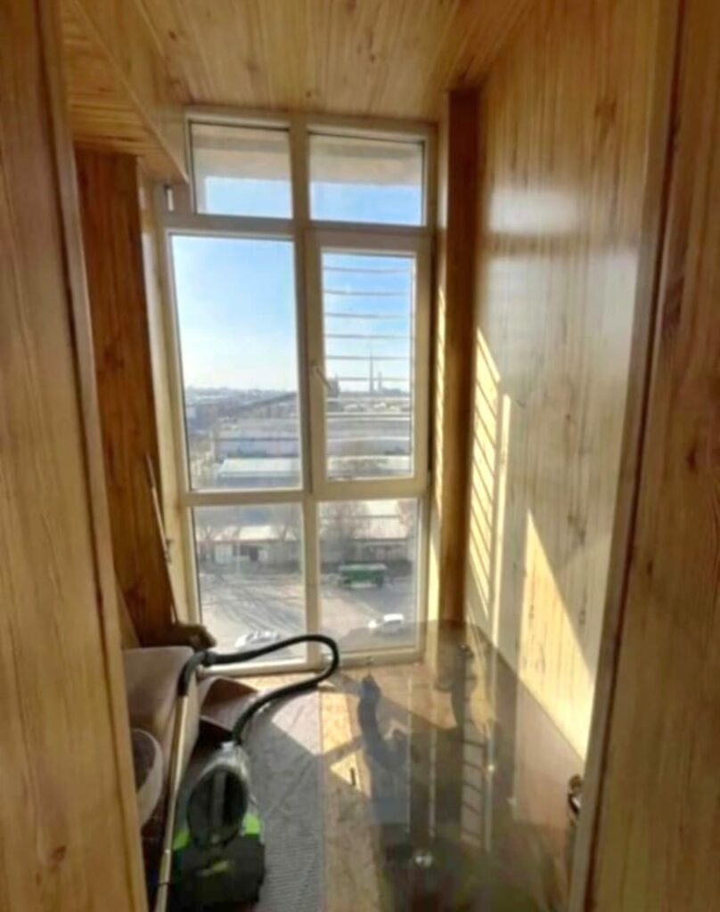 Продаю 2 комнатую квартиру, Чуй/Ауэзова, Мкр. Учкун, этаж 9/9, японский лифт, с ремонтом и мебелью! 50м2, цена: 73000$