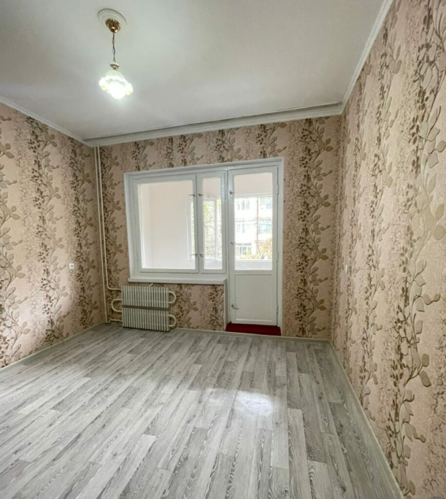 Продаю 2 комнатную квартиру, мкр. Аламедин 1, этаж 8/9, серия 105, в хорошем состоянии, цена:77000$