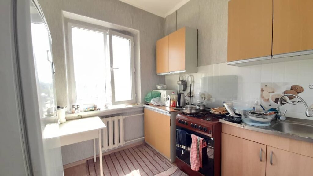 Продаю 2 комнатную квартиру, мкр. Аламедин 1, этаж 8/9, серия 105, в хорошем состоянии, цена:77000$