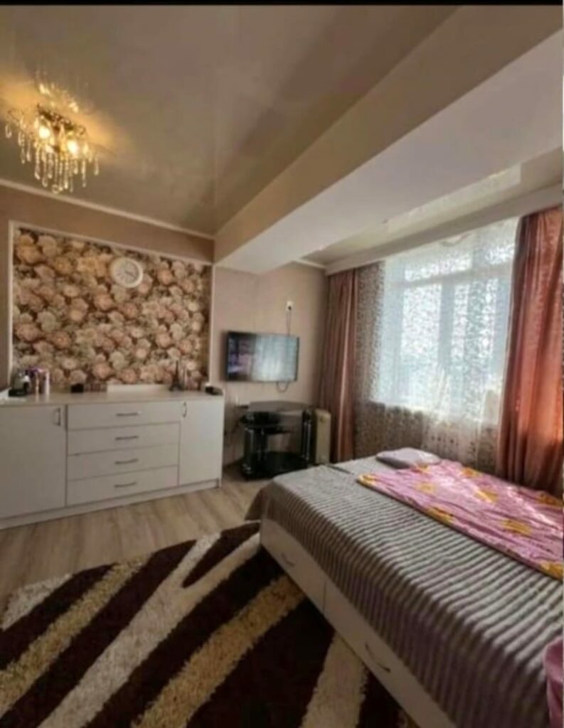 Продаю 2 комнатую квартиру, Чуй/Ауэзова, Мкр. Учкун, этаж 9/9, японский лифт, с ремонтом и мебелью! 50м2, цена: 73000$