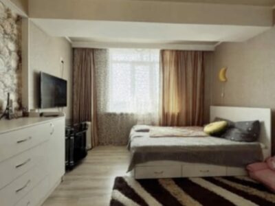 Продаю 2 комнатую квартиру, Чуй/Ауэзова, Мкр. Учкун, этаж 9/9, японский лифт, с ремонтом и мебелью! 50м2, цена: 73000$