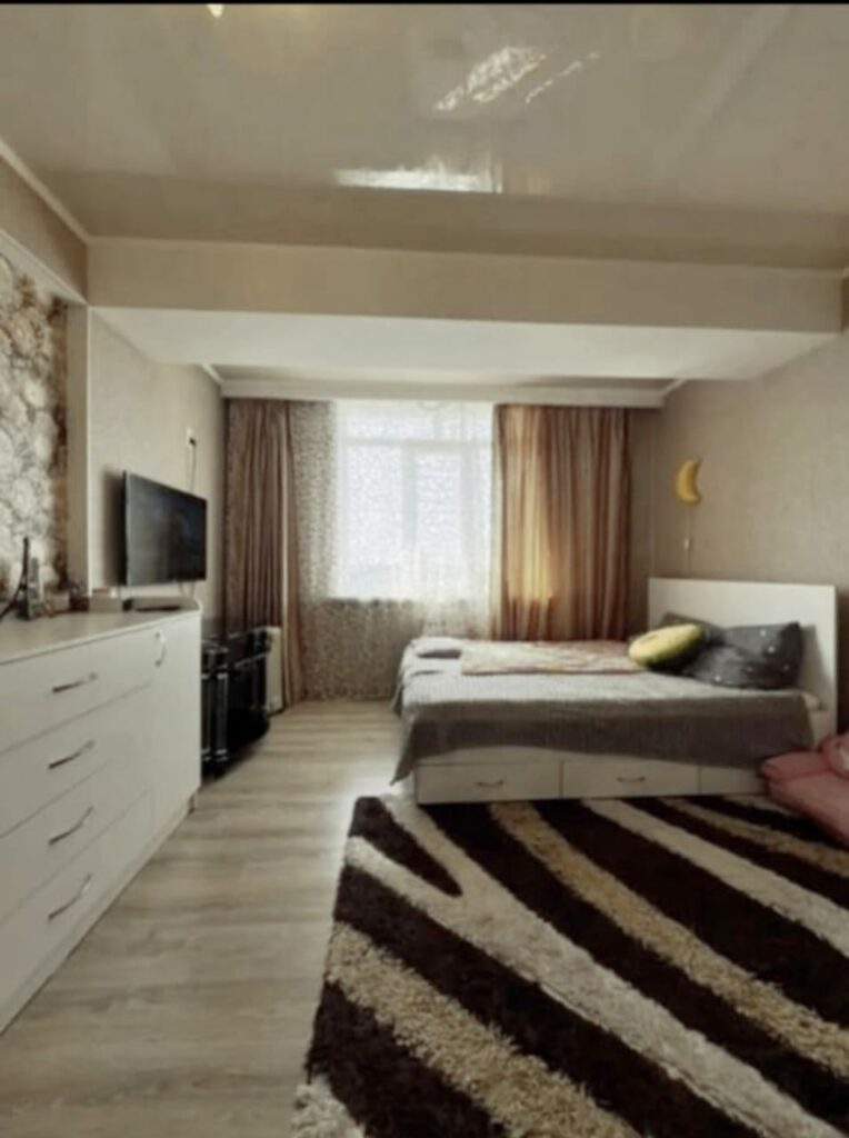 Продаю 2 комнатую квартиру, Чуй/Ауэзова, Мкр. Учкун, этаж 9/9, японский лифт, с ремонтом и мебелью! 50м2, цена: 73000$