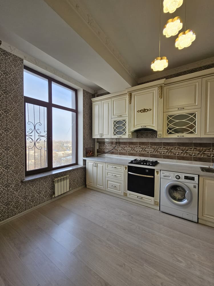 Продаю 3 комнатную квартиру, мкр. Аламедин1, этаж 6/11, с ремонтом, 115м2, цена: 1250$/м2, цена: 144000$