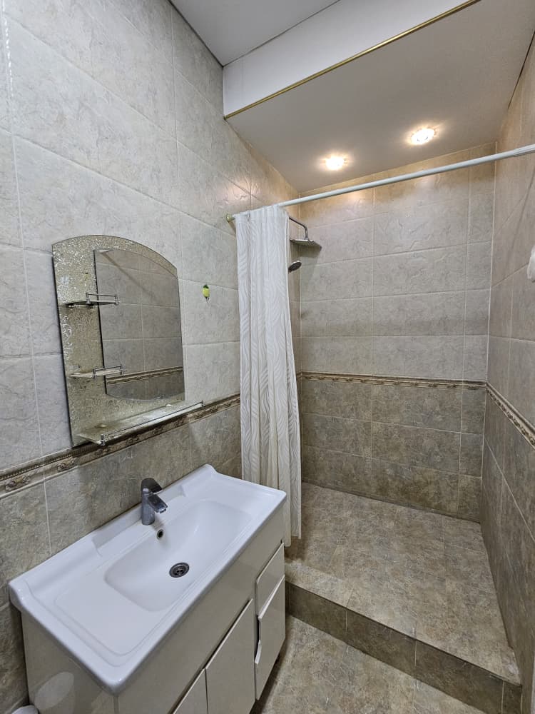 Продаю 3 комнатную квартиру, мкр. Аламедин1, этаж 6/11, с ремонтом, 115м2, цена: 1250$/м2, цена: 144000$