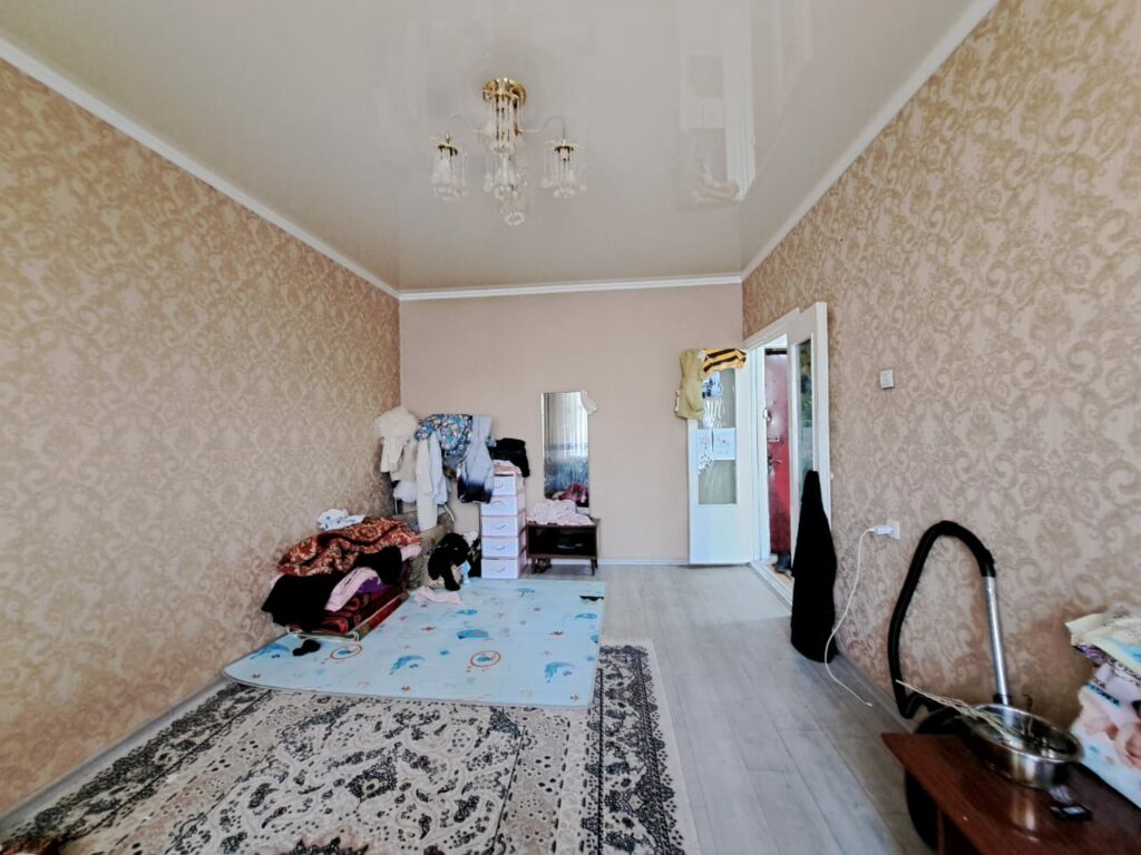 Продаю 1 комнатную квартиру, мкр Аламедин 1/гор.строителей, этаж 3/9, не угловая, 44м2, серия 106, цена: 61000$