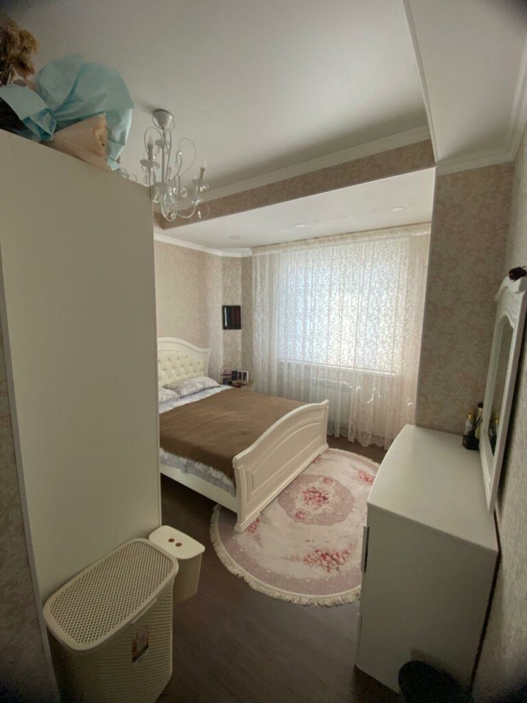 Продаю 5 комнатную квартиру! Мкр. Аламедин 1, этаж 8и9 пентхаус, 142м2, цена: 1440$м2, полностью укомплектована! Цена: 205000$