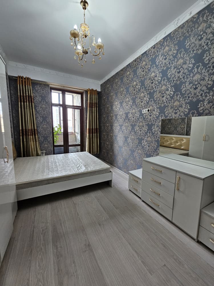 Продаю 3 комнатную квартиру, мкр. Аламедин1, этаж 6/11, с ремонтом, 115м2, цена: 1250$/м2, цена: 144000$