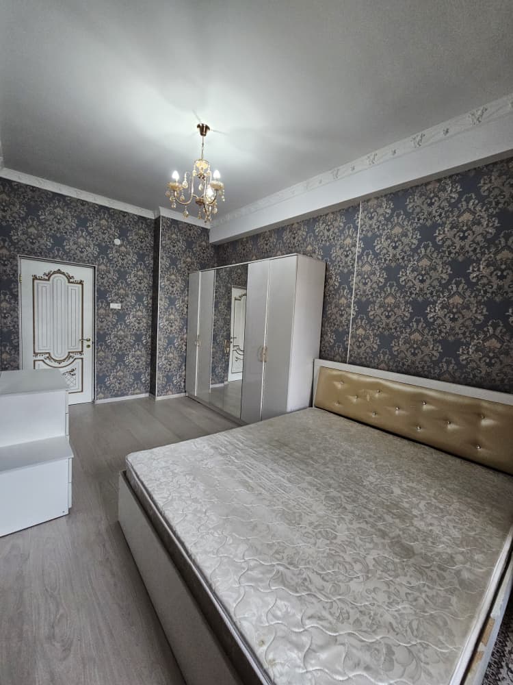 Продаю 3 комнатную квартиру, мкр. Аламедин1, этаж 6/11, с ремонтом, 115м2, цена: 1250$/м2, цена: 144000$