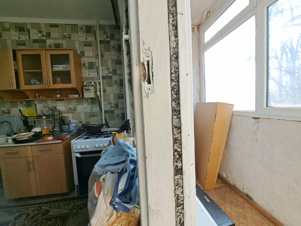 Продаю 1 комнатную квартиру, мкр Аламедин 1/гор.строителей, этаж 3/9, не угловая, 44м2, серия 106, цена: 61000$