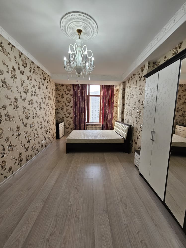 Продаю 3 комнатную квартиру, мкр. Аламедин1, этаж 6/11, с ремонтом, 115м2, цена: 1250$/м2, цена: 144000$