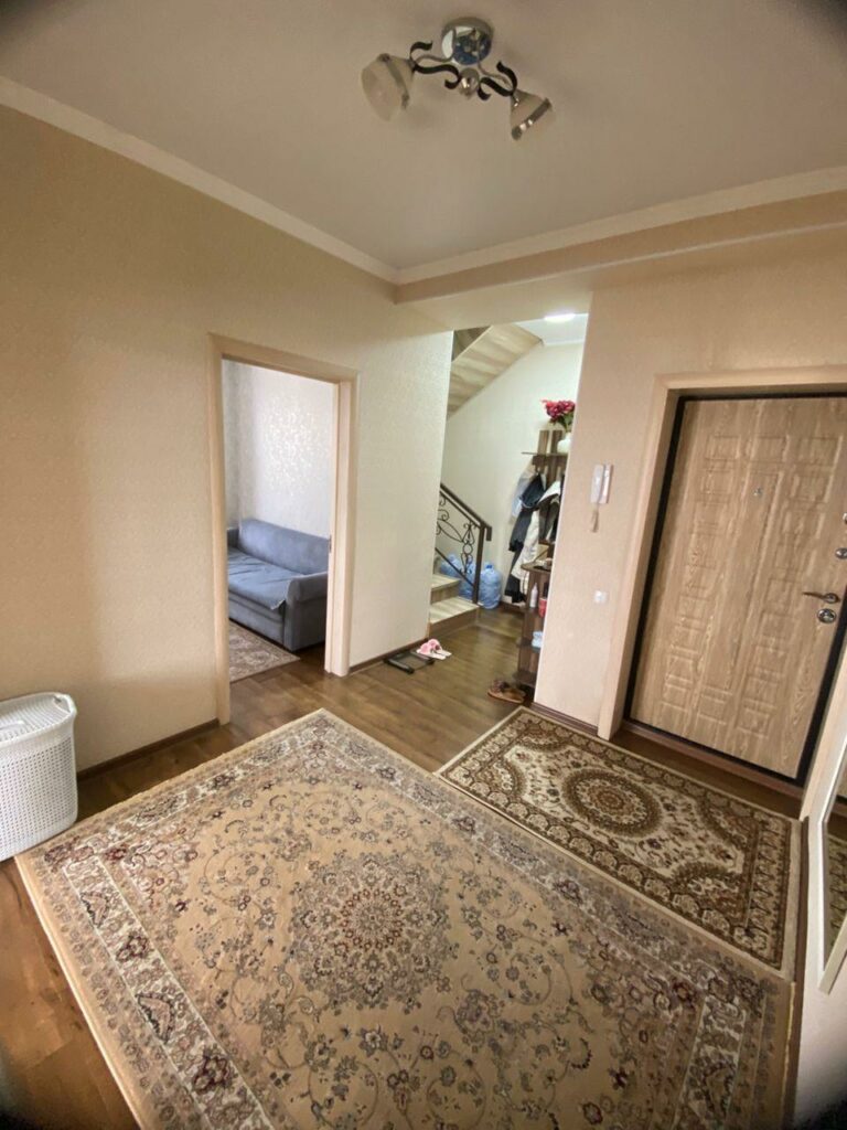 Продаю 5 комнатную квартиру! Мкр. Аламедин 1, этаж 8и9 пентхаус, 142м2, цена: 1440$м2, полностью укомплектована! Цена: 205000$