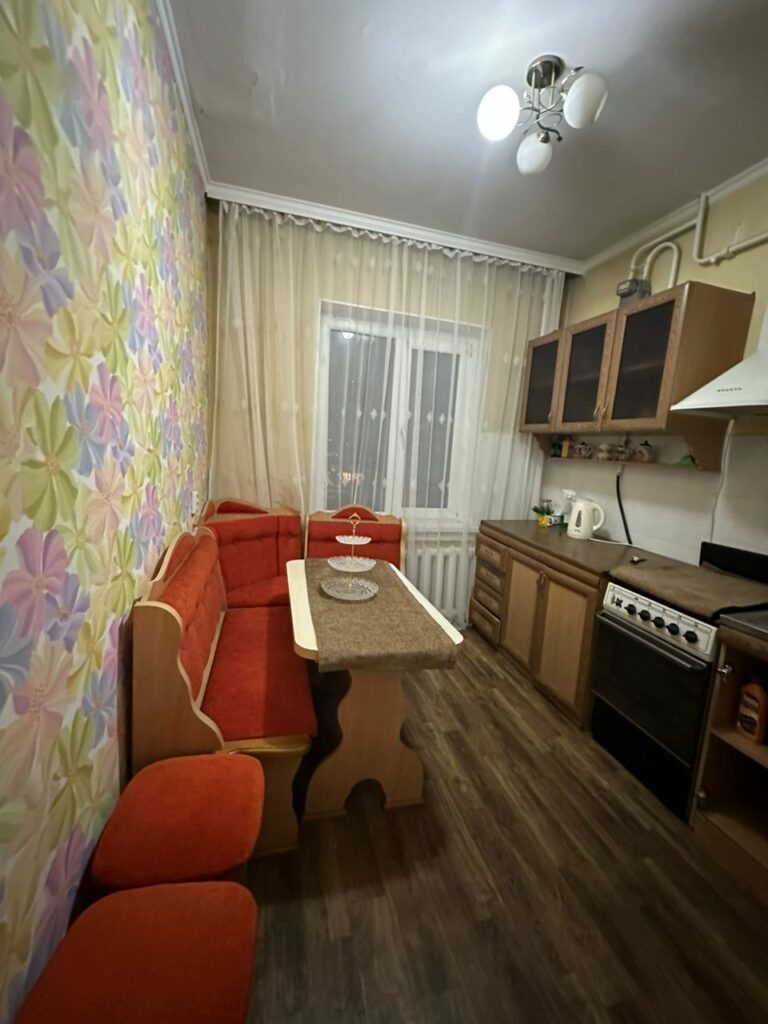 Продаю 2 комн.квартиру, мкр. Аламедин 1, этаж 1/5, не угловая, серия 105, цена: 77000$