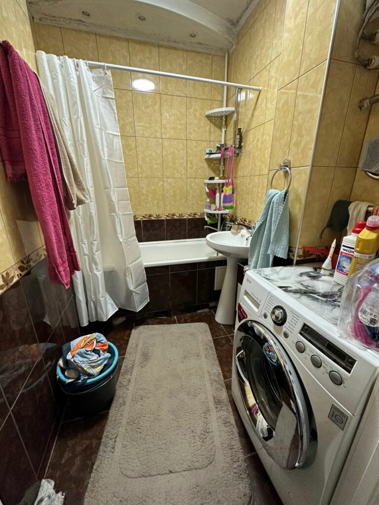 Продаю 3 комнатную квартиру с сушилкой,мкр. Аламедин 1, этаж 1/9, не угловая, свежий ремонт, цена: 110000$