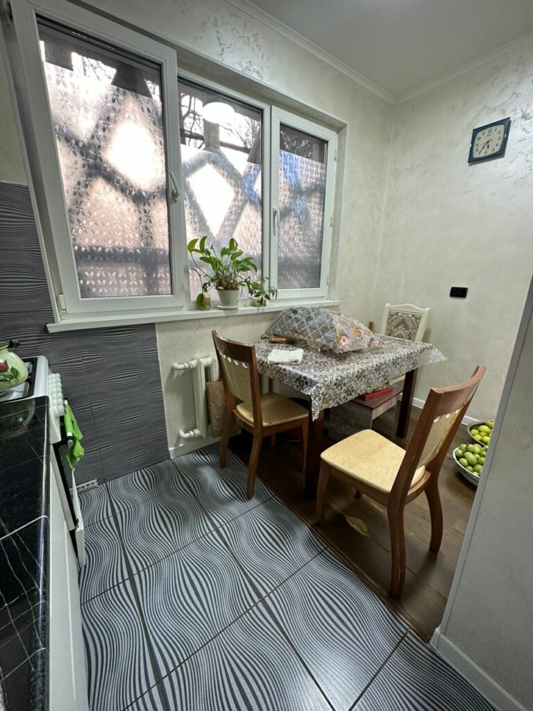 Продаю 3 комнатную квартиру с сушилкой,мкр. Аламедин 1, этаж 1/9, не угловая, свежий ремонт, цена: 110000$