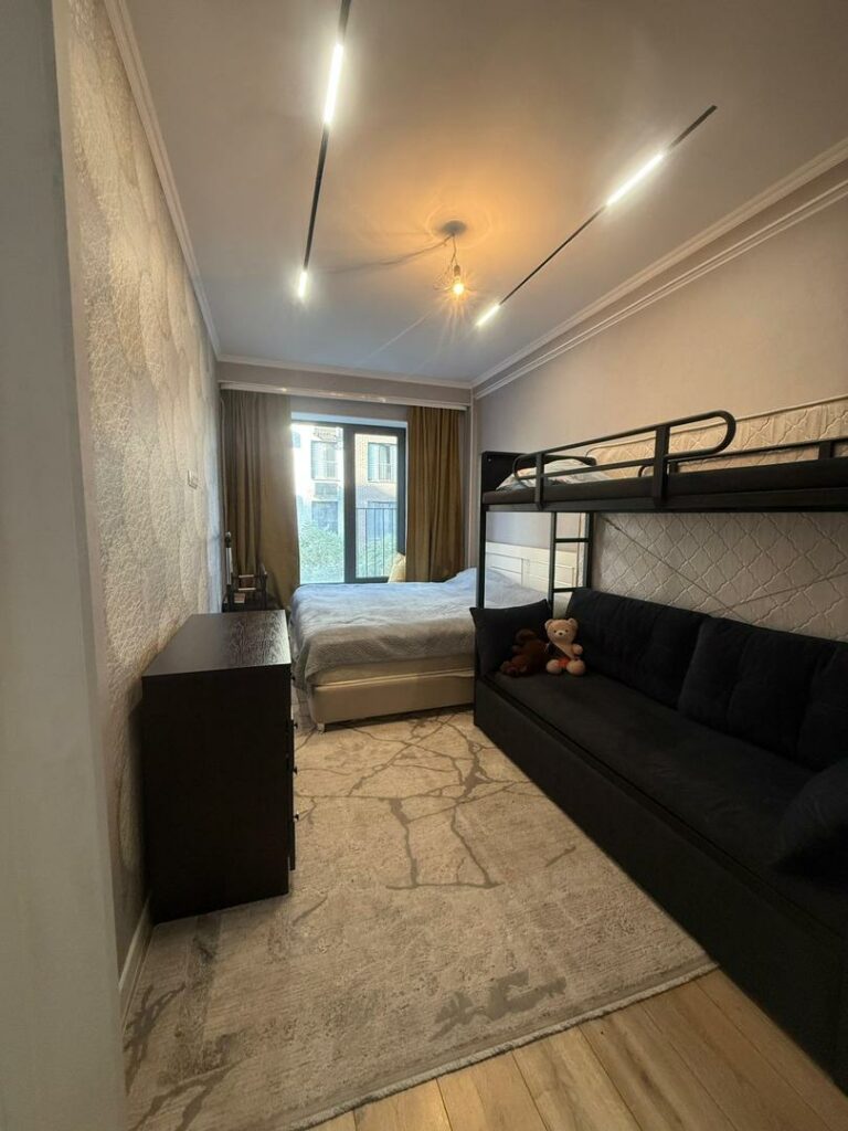 Продаю 2 комн. квартиру. мкр.Аламедин 1, "МИЧУРИНСКИЙ КВАРТАЛ", этаж 2/6, хороший ремонт, 67м2, Цена: 105000$