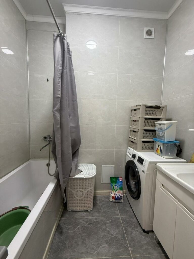 Продаю 2 комн. квартиру. мкр.Аламедин 1, "МИЧУРИНСКИЙ КВАРТАЛ", этаж 2/6, хороший ремонт, 67м2, Цена: 105000$