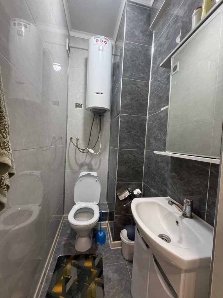 Продаю 2 комн. квартиру. мкр.Аламедин 1, "МИЧУРИНСКИЙ КВАРТАЛ", этаж 2/6, хороший ремонт, 67м2, Цена: 105000$