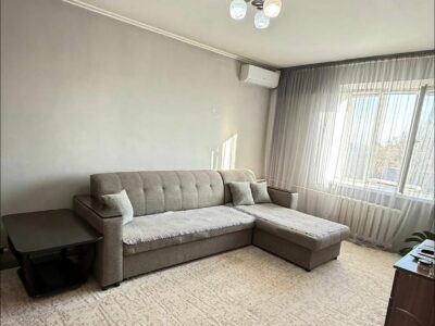 Продаю 1 комн. квартиру, ТЦ ТААТАН, этаж 5/5, хорошая крыша, 42м2, цена: 52500$