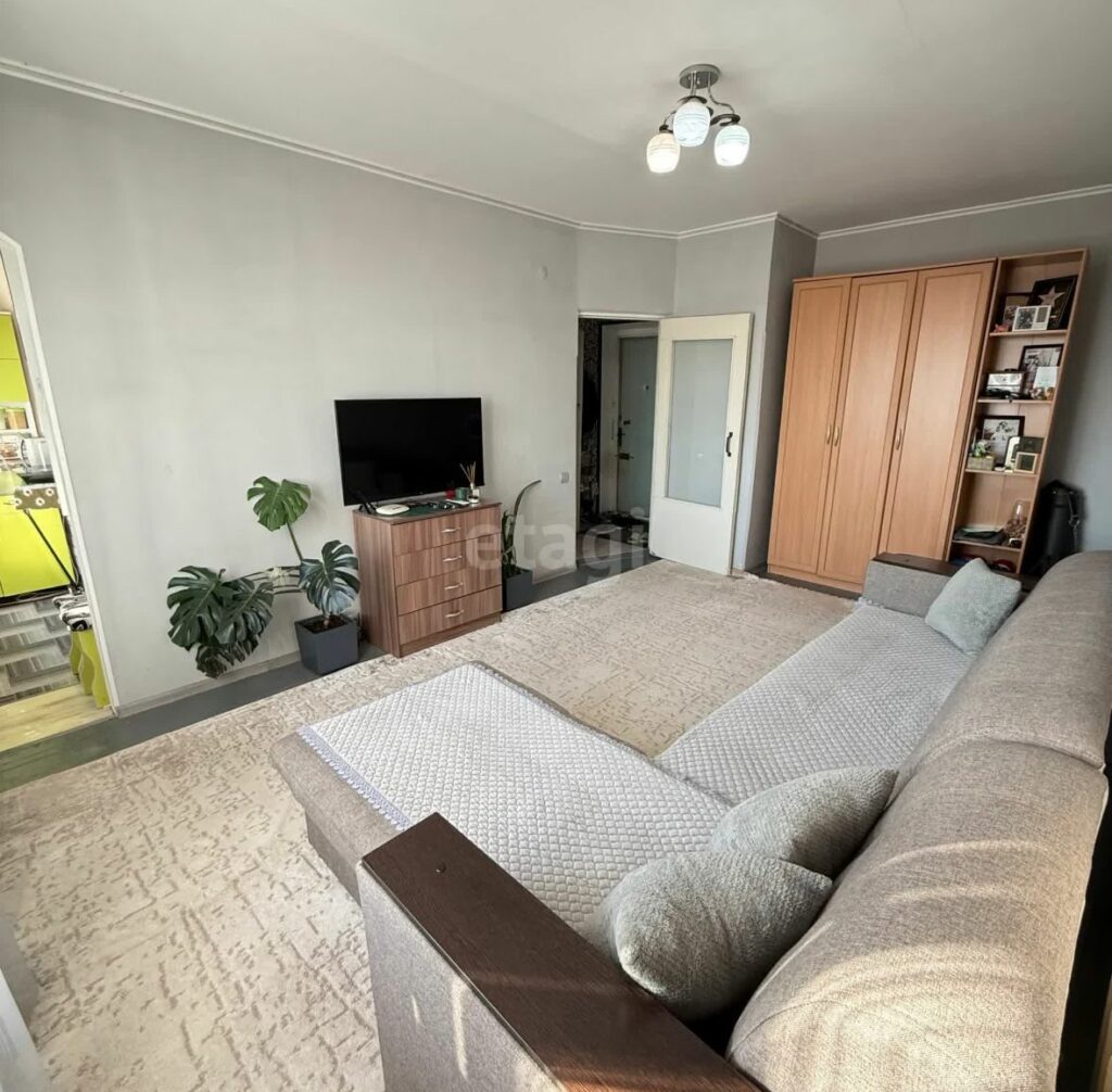 Продаю 1 комн. квартиру, ТЦ ТААТАН, этаж 5/5, хорошая крыша, 42м2, цена: 52500$