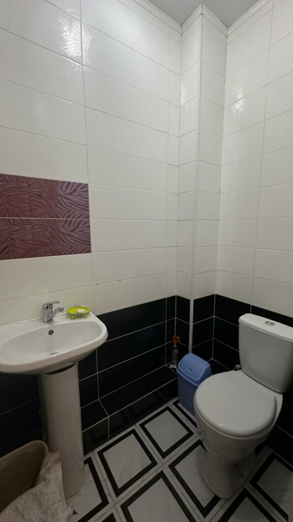 Продаю 1 комнатную квартиру, мкр. Аламедин 1, этаж 6/11, не угловая, 38м2, с ремонтом, цена: 66500$