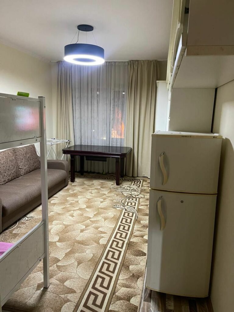 Продаю 2 комн. квартиру, мкр, Аламедин 1, этаж4/5, не угловая, серия 105, цена: 73000$ окончательно.