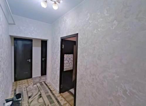 Продаю 2 комн. кварт. мкр. Аламедин 1, этаж 1/9, не угловая, сер.105 улучшенная, в хорошем состоянии, цена; 88000$