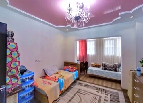 Продаю 2 комн. кварт. мкр. Аламедин 1, этаж 1/9, не угловая, сер.105 улучшенная, в хорошем состоянии, цена; 88000$