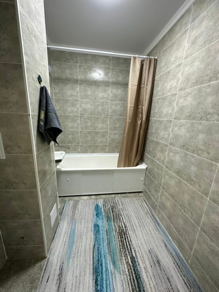 Продаю 3 комн. квартиру, мкр.Аламедин /Кольбаева, этаж 1/5, не угловая, серия 105, свежий ремонт, цена: 104000$