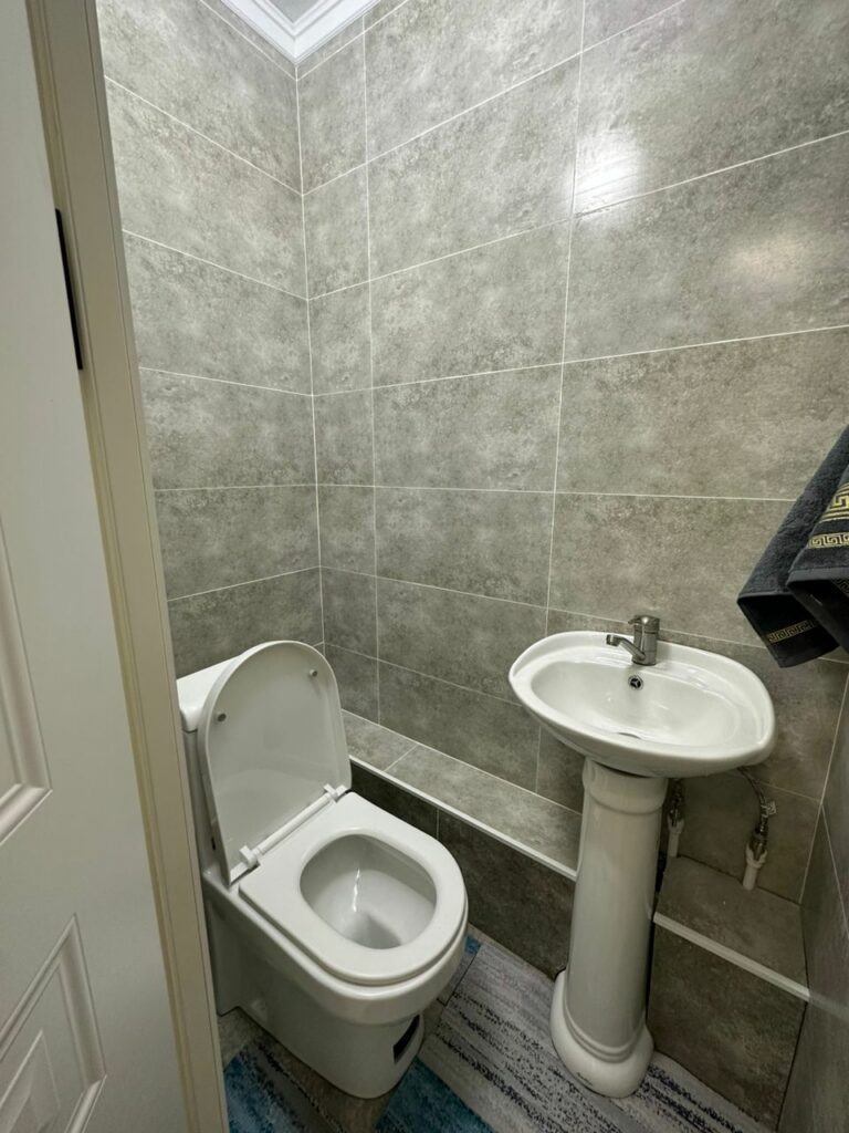 Продаю 3 комн. квартиру, мкр.Аламедин /Кольбаева, этаж 1/5, не угловая, серия 105, свежий ремонт, цена: 104000$