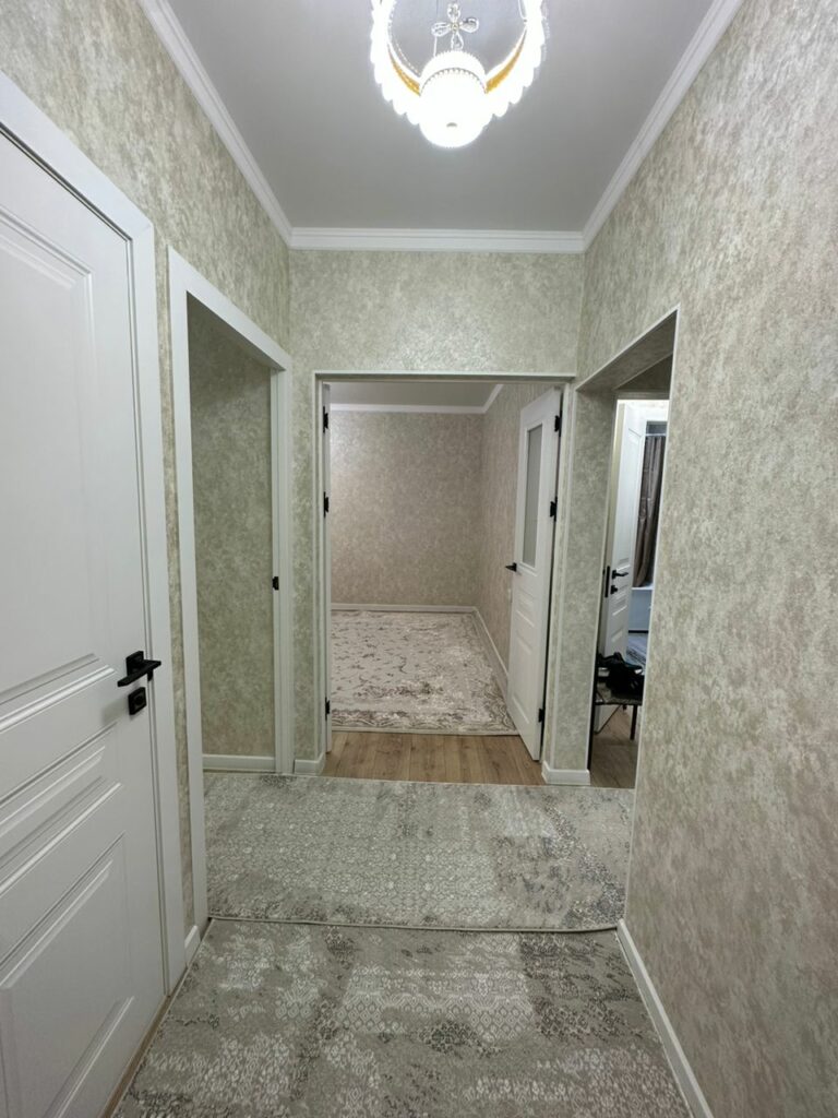 Продаю 3 комн. квартиру, мкр.Аламедин /Кольбаева, этаж 1/5, не угловая, серия 105, свежий ремонт, цена: 104000$