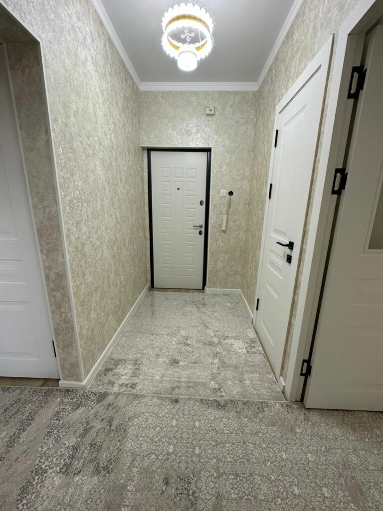 Продаю 3 комн. квартиру, мкр.Аламедин /Кольбаева, этаж 1/5, не угловая, серия 105, свежий ремонт, цена: 104000$