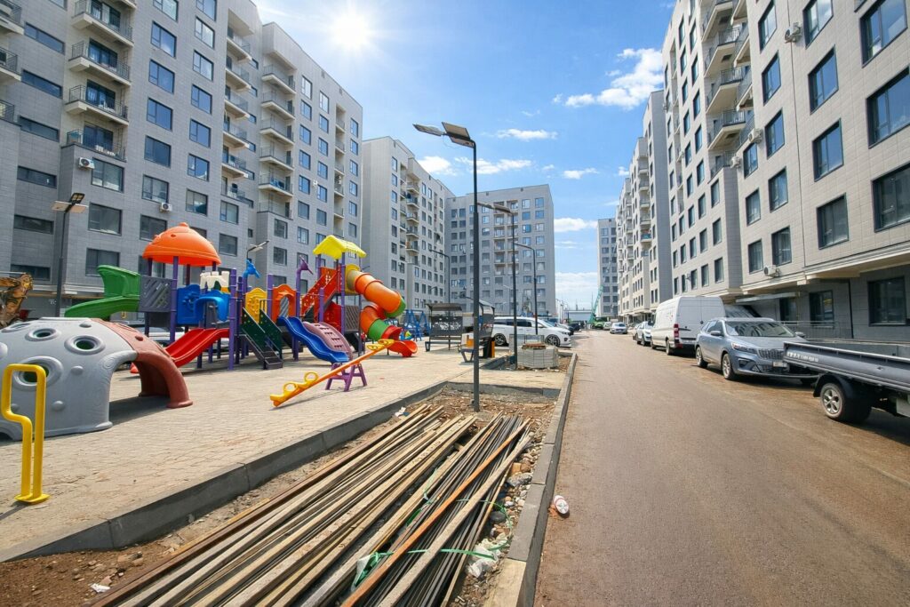 Продаю 3 комнатную квартиру студию ПСО, Технопарк, Горького/Алма-Атинская, 75м2, этаж 4/9, не угловая, 1200$/м2, Цена: 89 999$