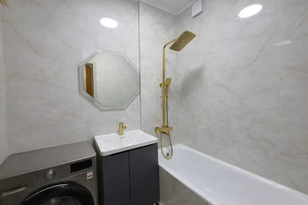 Продаю 3 комн. квартиру, мкр, Аламедин 1, этаж 1/5, не угловая, 80м2, Свежий ремонт, техпаспорт есть! Цена: 155000$