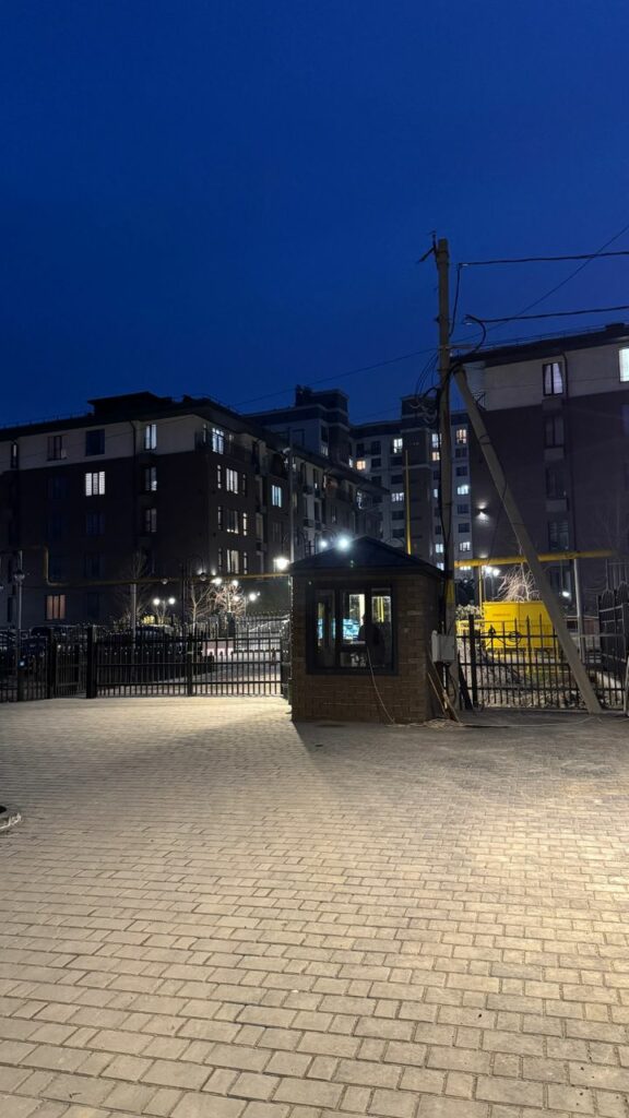 Продаю 3 комн. кварт, мкр. Аламедин 1, 90м2, этаж 6/9, ВИП городок "Мичуринский квартал", Свежий ремонт, новая мебель, цена: 145000$