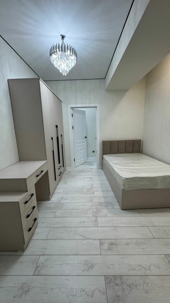 Продаю 3 комн. кварт, мкр. Аламедин 1, 90м2, этаж 6/9, ВИП городок "Мичуринский квартал", Свежий ремонт, новая мебель, цена: 145000$