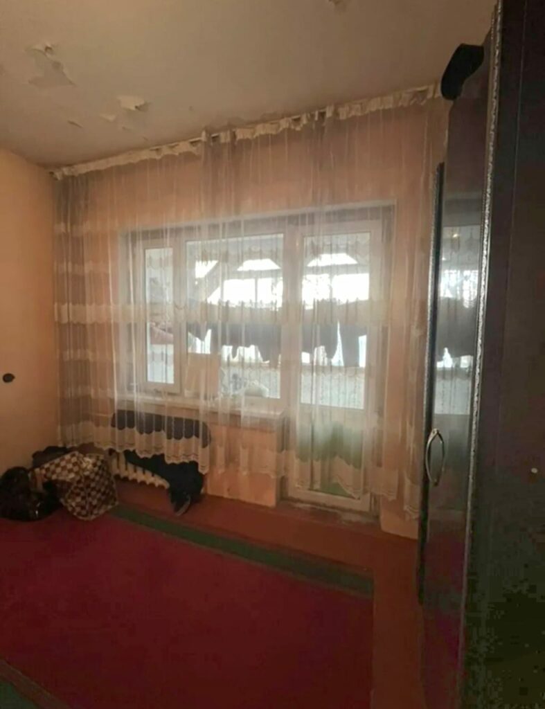 Продаю 2 комн. квартиру, мкр. Аламедин1, этаж 1/5, не угловая, 49м2 + балкон, серия 105, цена: 82000$