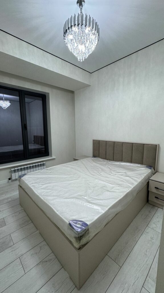 Продаю 3 комн. кварт, мкр. Аламедин 1, 90м2, этаж 6/9, ВИП городок "Мичуринский квартал", Свежий ремонт, новая мебель, цена: 145000$