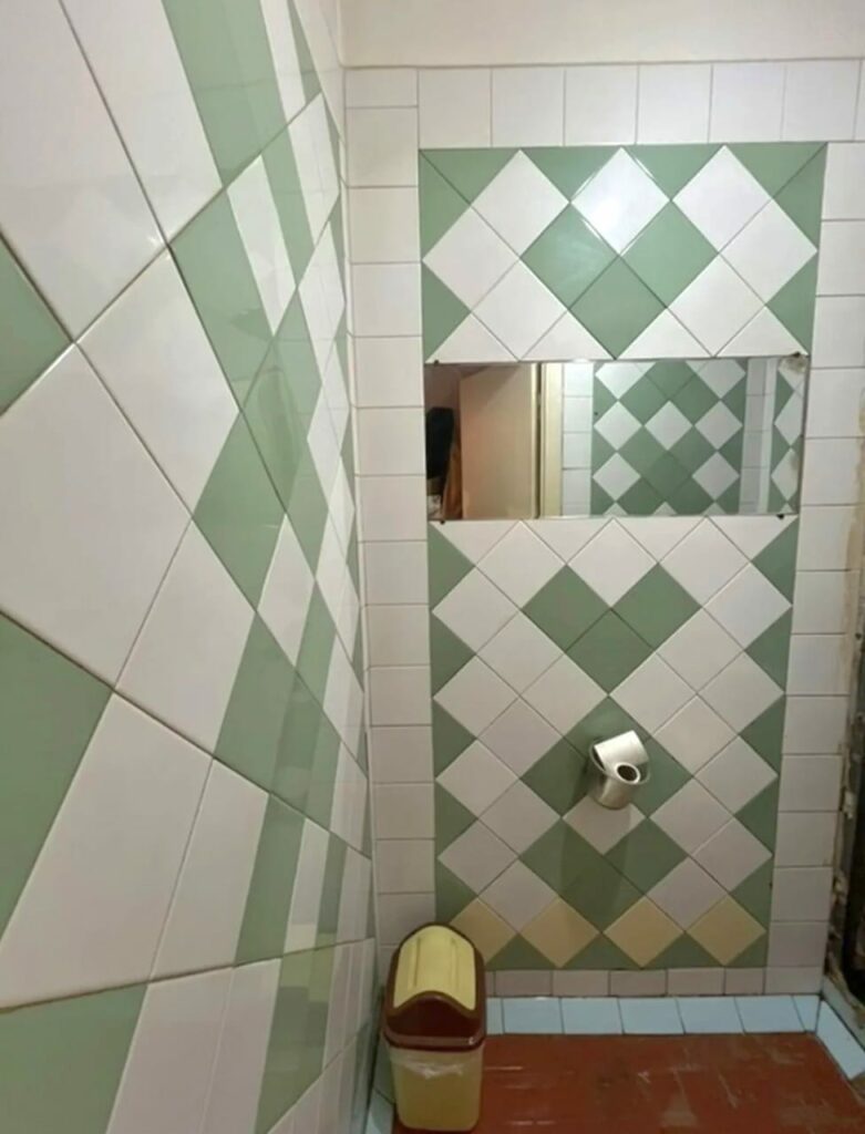 Продаю 2 комн. квартиру, мкр. Аламедин1, этаж 1/5, не угловая, 49м2 + балкон, серия 105, цена: 82000$