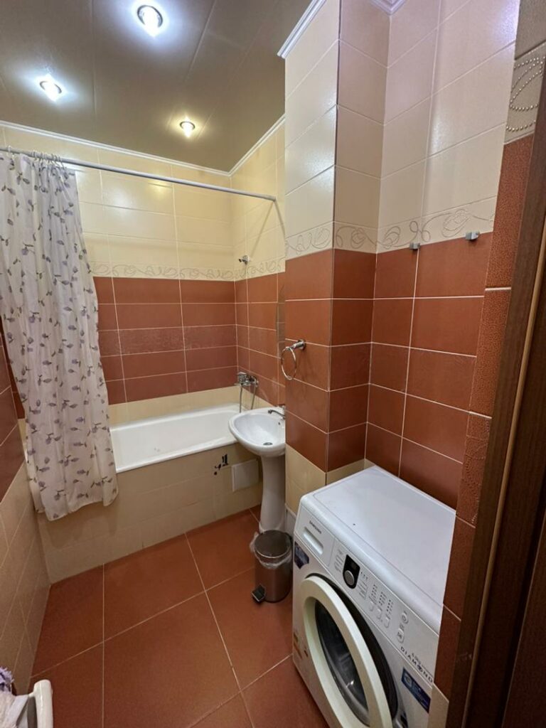 Продаю 3 комн. квартиру, мкр. Аламедин 1, этаж 7/9, не угловая, серия 106, 70м2, цена: 104000$