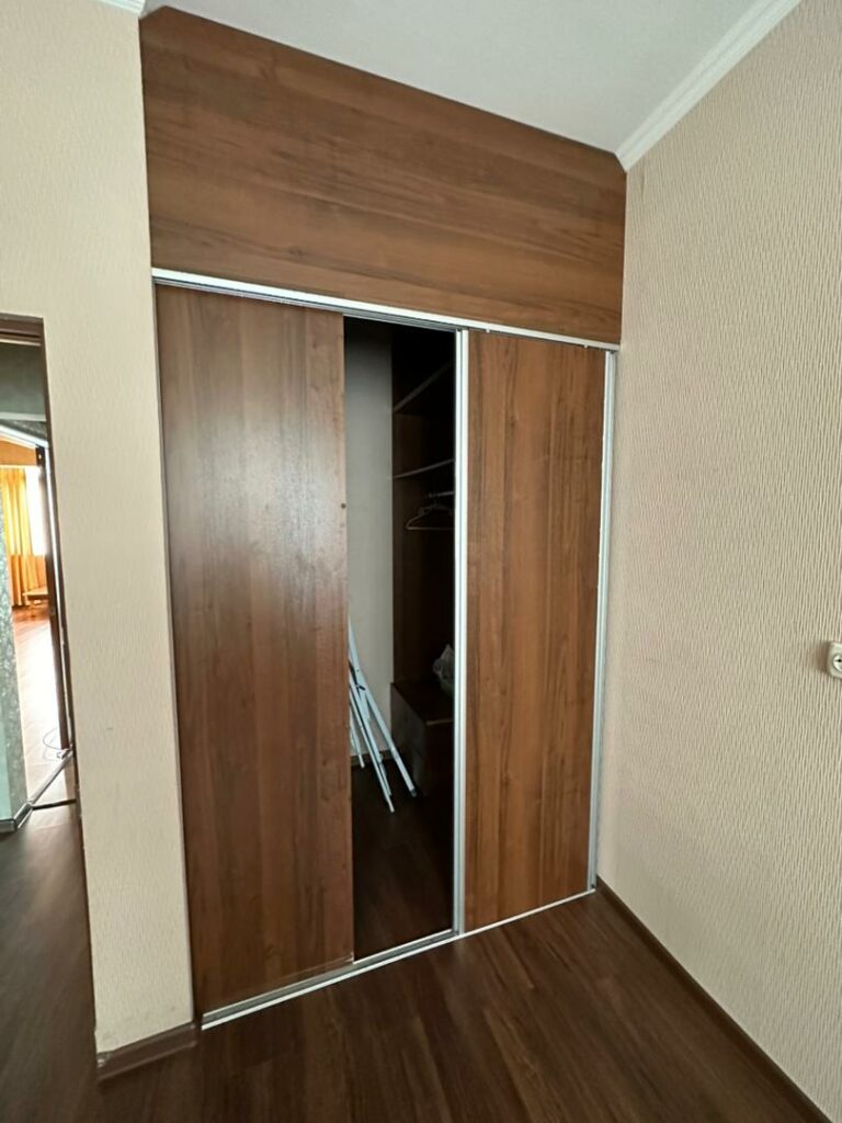 Продаю 3 комн. квартиру, мкр. Аламедин 1, этаж 7/9, не угловая, серия 106, 70м2, цена: 104000$