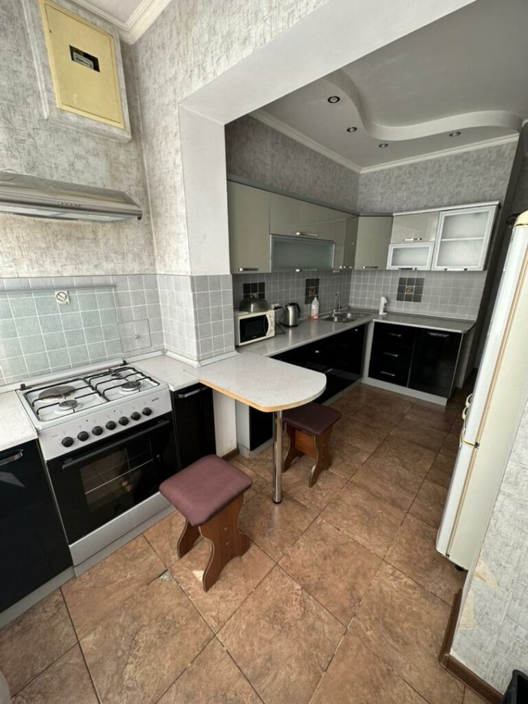 Продаю 3 комн. квартиру, мкр. Аламедин 1, этаж 7/9, не угловая, серия 106, 70м2, цена: 104000$