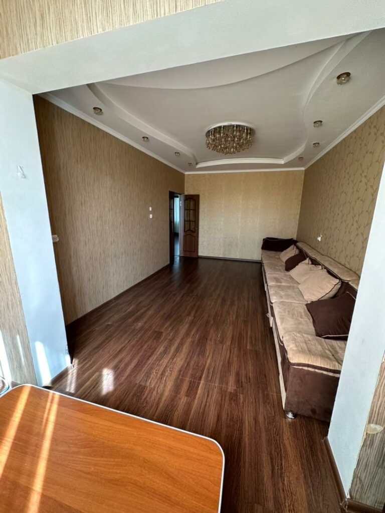 Продаю 3 комн. квартиру, мкр. Аламедин 1, этаж 7/9, не угловая, серия 106, 70м2, цена: 104000$