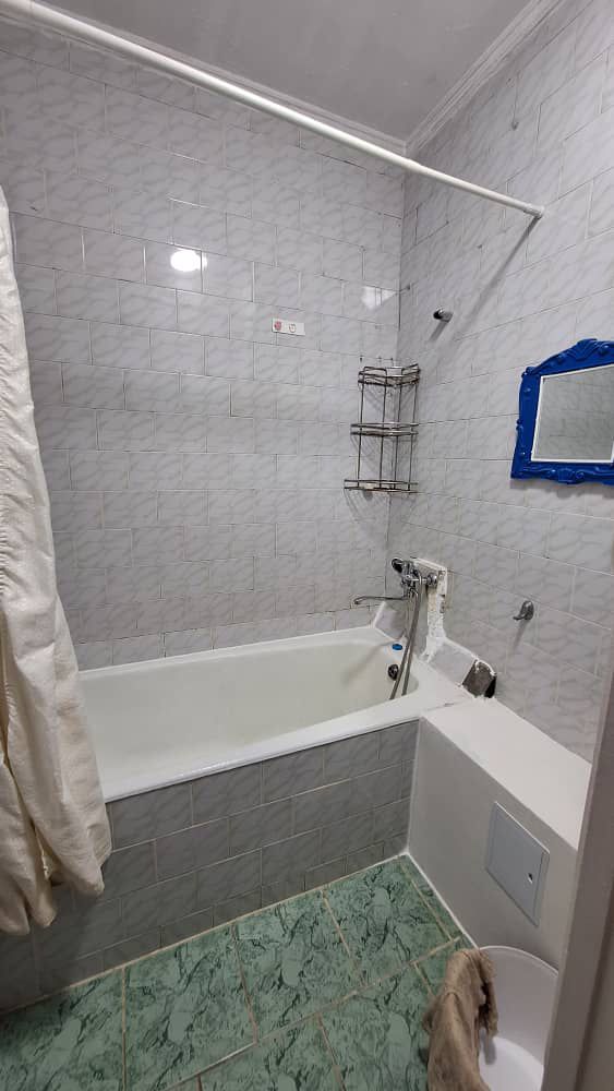 Продаю 2 комн. квартиру, мкр. Аламедин 1, этаж4/5, не угловая, 49м2 + балкон, серия 105, цена: 79500$